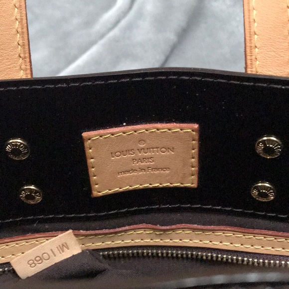 Authentic Louis Vuitton Vernis in Amarente - Picture 4 of 7